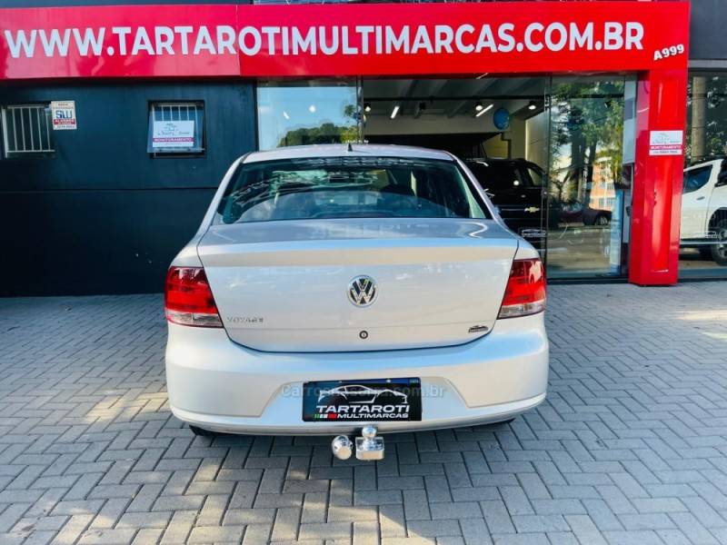 VOLKSWAGEN - VOYAGE - 2011/2012 - Prata - R$ 31.990,00