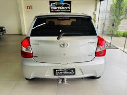 TOYOTA - ETIOS - 2015/2015 - Prata - R$ 43.990,00