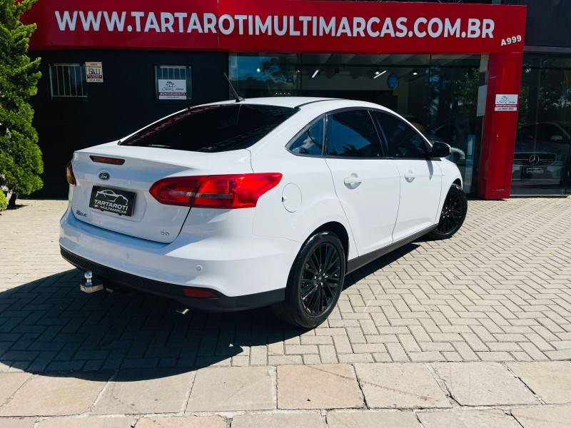 FORD - FOCUS - 2016/2016 - Branca - R$ 57.990,00