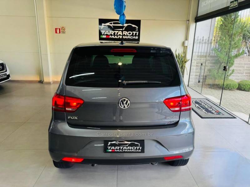 VOLKSWAGEN - FOX - 2015/2016 - Cinza - R$ 52.990,00