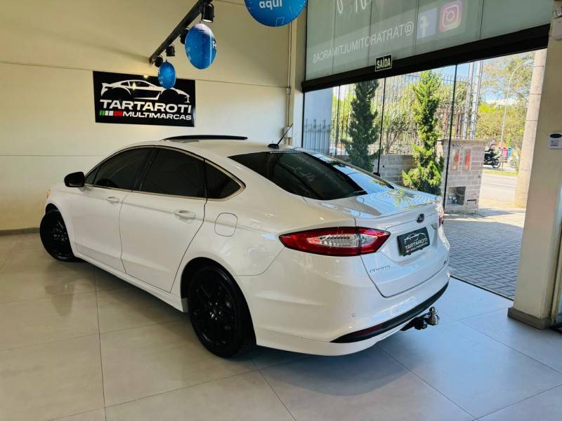 FORD - FUSION - 2015/2016 - Branca - R$ 77.990,00