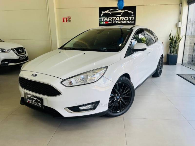 FORD - FOCUS - 2016/2016 - Branca - R$ 58.990,00