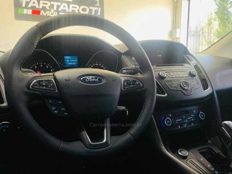 FORD - FOCUS - 2016/2016 - Branca - R$ 58.990,00