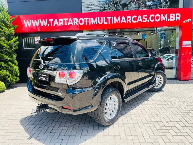 TOYOTA - HILUX SW4 - 2011/2012 - Preta - R$ 139.990,00