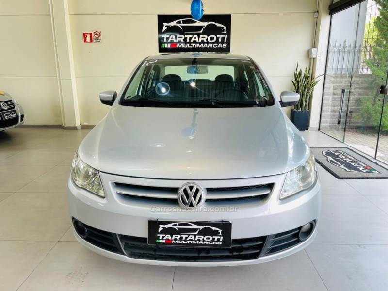VOLKSWAGEN - VOYAGE - 2011/2012 - Prata - R$ 31.990,00