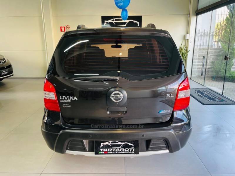 NISSAN - LIVINA - 2012/2013 - Preta - R$ 40.990,00