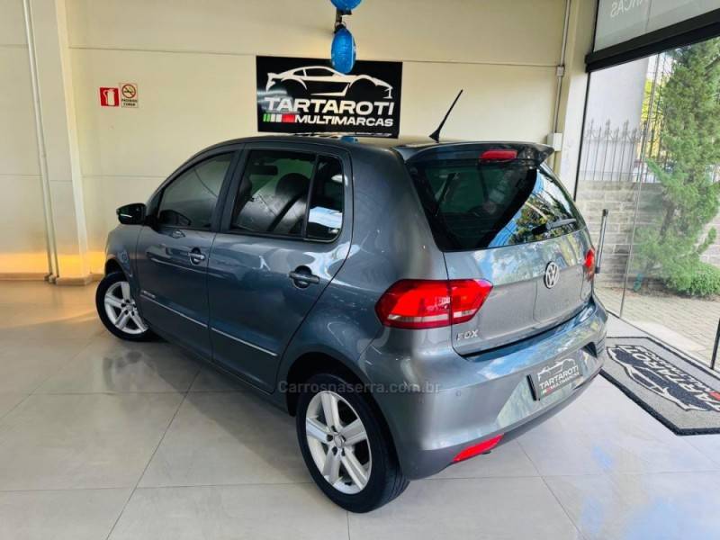 VOLKSWAGEN - FOX - 2015/2016 - Cinza - R$ 52.990,00