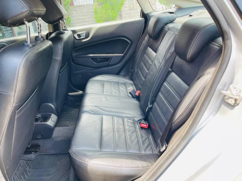 FORD - FIESTA - 2015/2015 - Prata - R$ 47.990,00