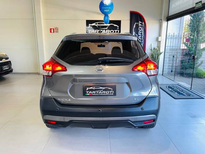 NISSAN - KICKS - 2018/2019 - Cinza - R$ 87.990,00