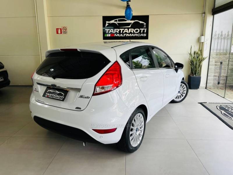 FORD - FIESTA - 2014/2015 - Branca - R$ 47.990,00