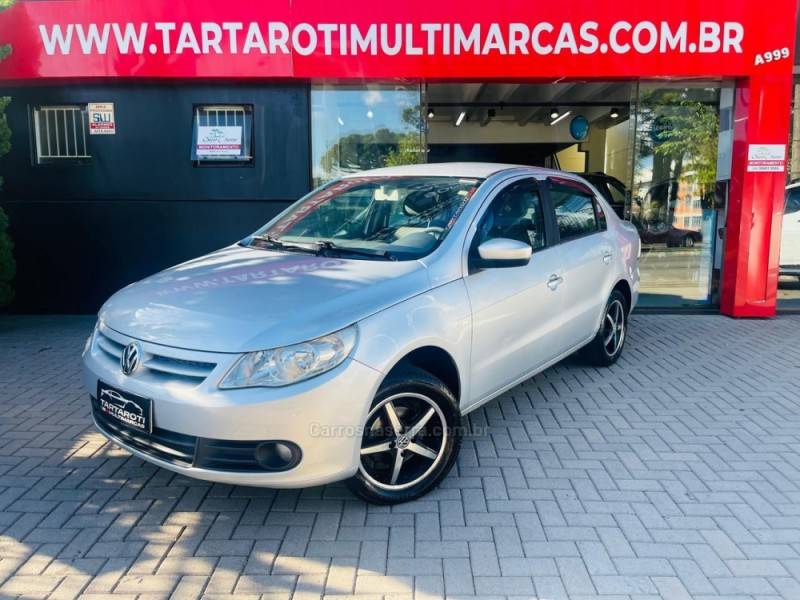 VOLKSWAGEN - VOYAGE - 2011/2012 - Prata - R$ 31.990,00