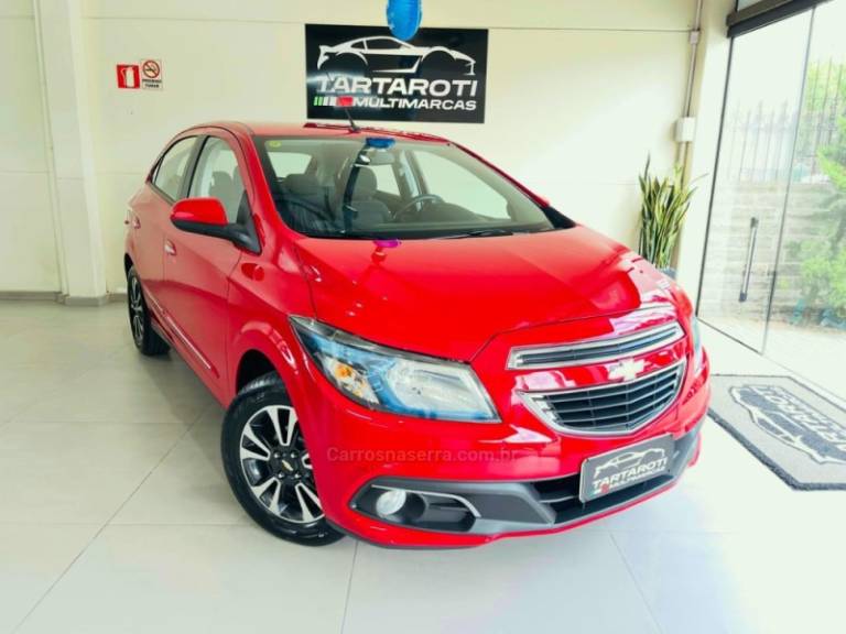 CHEVROLET - ONIX - 2014/2015 - Vermelha - R$ 56.990,00