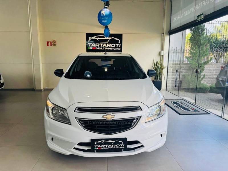 CHEVROLET - ONIX - 2015/2016 - Branca - R$ 48.990,00
