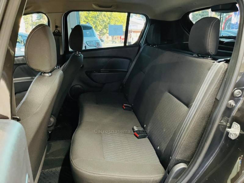 RENAULT - SANDERO - 2018/2019 - Preta - R$ 57.990,00