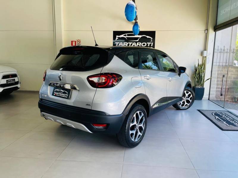 RENAULT - CAPTUR - 2020/2021 - Prata - R$ 81.990,00