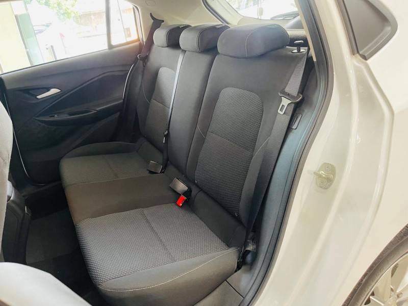 CHEVROLET - ONIX - 2021/2022 - Branca - R$ 77.990,00