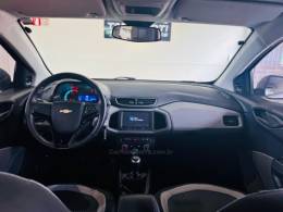 CHEVROLET - ONIX - 2015/2016 - Branca - R$ 48.990,00