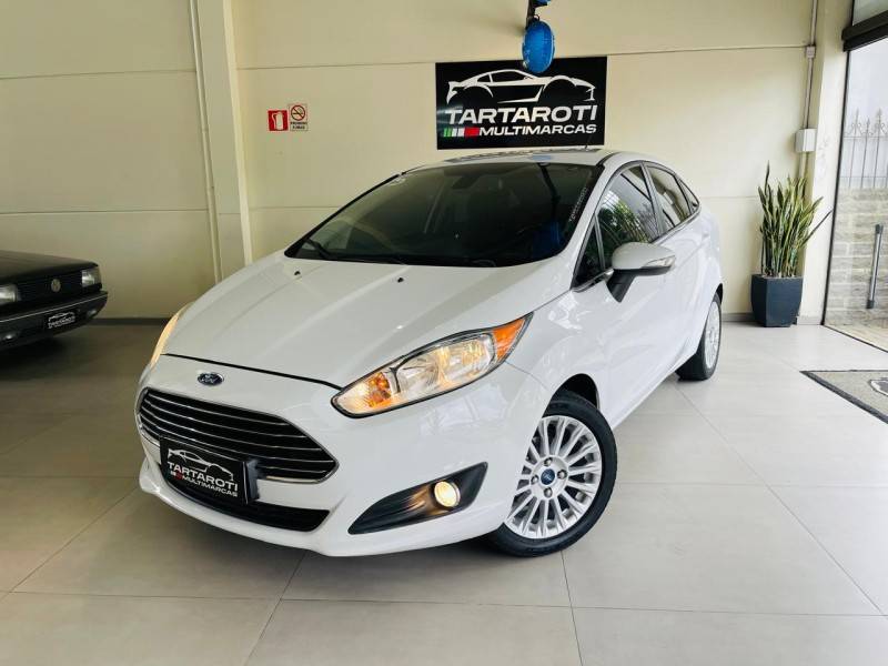 FORD - FIESTA - 2014/2015 - Branca - R$ 49.990,00