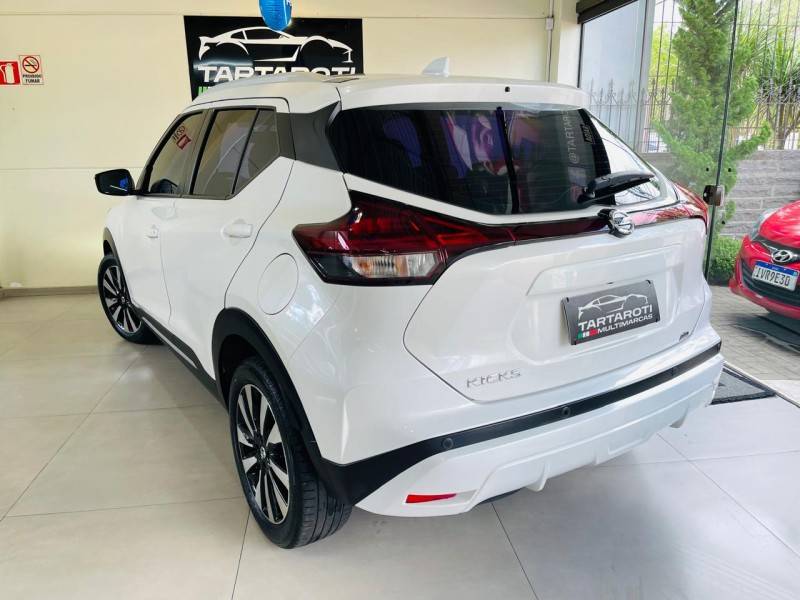 NISSAN - KICKS - 2022/2022 - Branca - R$ 104.990,00