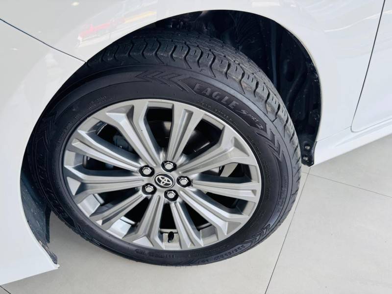 TOYOTA - COROLLA - 2023/2023 - Branca - R$ 132.990,00