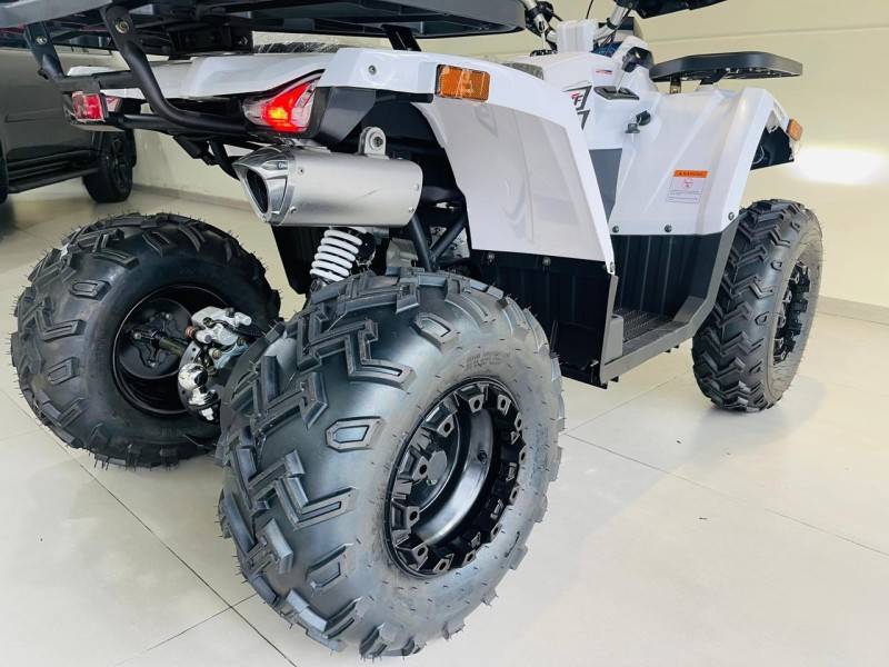 MXF - ATTACK 200 - 2025/2025 - Branca - R$ 27.990,00