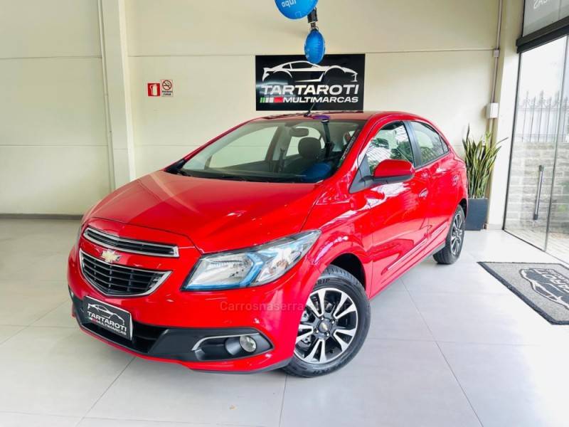 CHEVROLET - ONIX - 2014/2015 - Vermelha - R$ 57.990,00