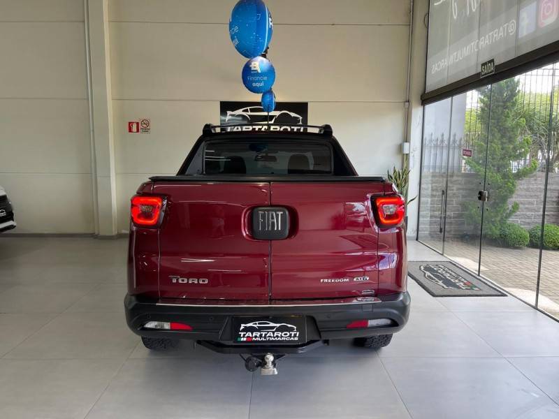 FIAT - TORO - 2017/2018 - Vermelha - R$ 87.990,00