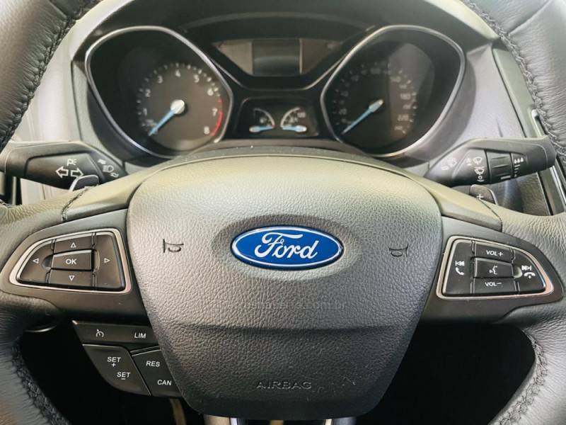 FORD - FOCUS - 2016/2016 - Branca - R$ 58.990,00