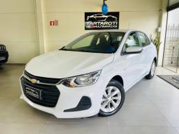 CHEVROLET - ONIX - 2021/2022 - Branca - R$ 73.990,00