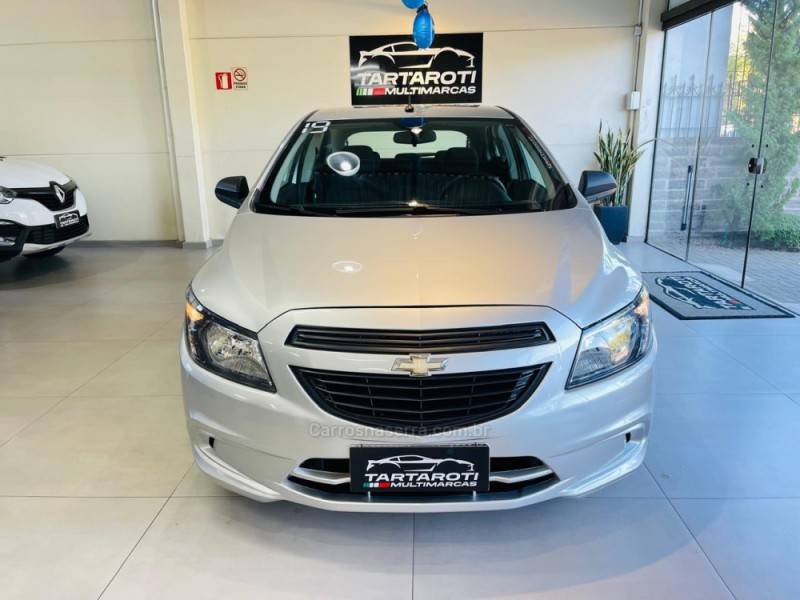 CHEVROLET - ONIX - 2018/2019 - Prata - R$ 54.990,00