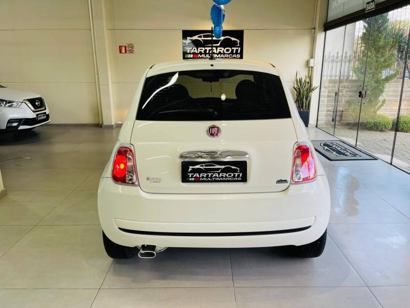 FIAT - 500 - 2013/2014 - Branca - R$ 49.990,00