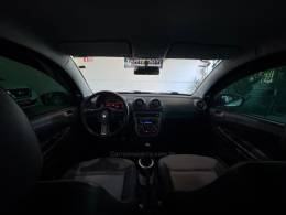 VOLKSWAGEN - VOYAGE - 2011/2012 - Prata - R$ 31.990,00