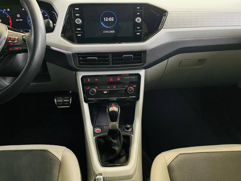 VOLKSWAGEN - T-CROSS - 2019/2020 - Preta - R$ 109.990,00
