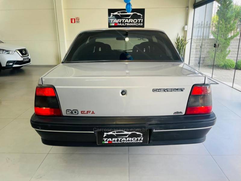 CHEVROLET - MONZA - 1991/1992 - Prata - R$ 17.990,00