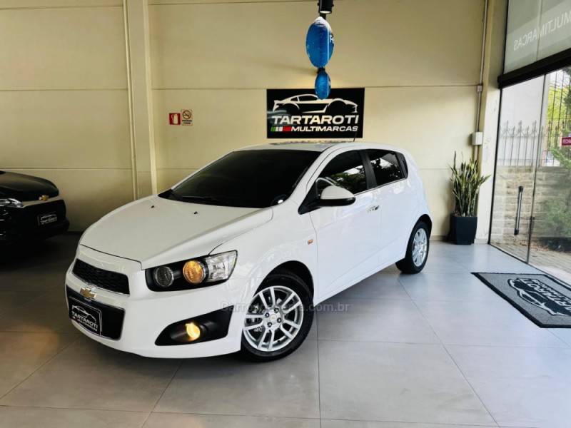 CHEVROLET - SONIC - 2013/2013 - Branca - R$ 43.990,00