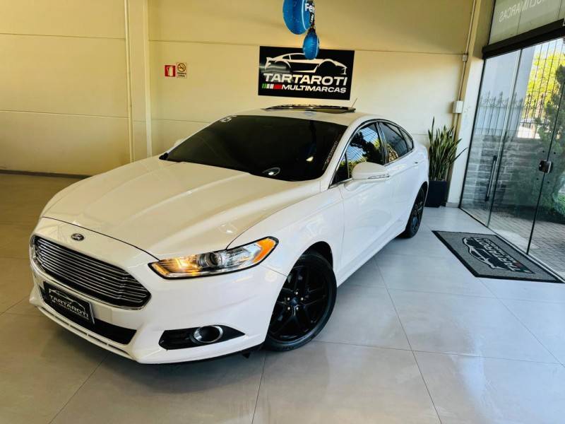 FORD - FUSION - 2015/2016 - Branca - R$ 77.990,00