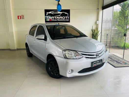 TOYOTA - ETIOS - 2015/2015 - Prata - R$ 43.990,00