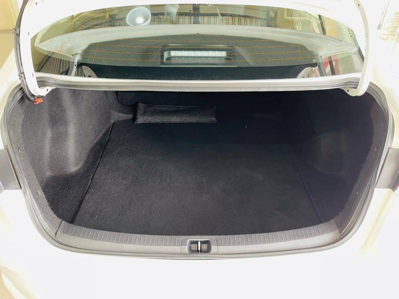 TOYOTA - COROLLA - 2023/2023 - Branca - R$ 132.990,00