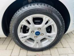 FORD - FIESTA - 2015/2015 - Prata - R$ 47.990,00