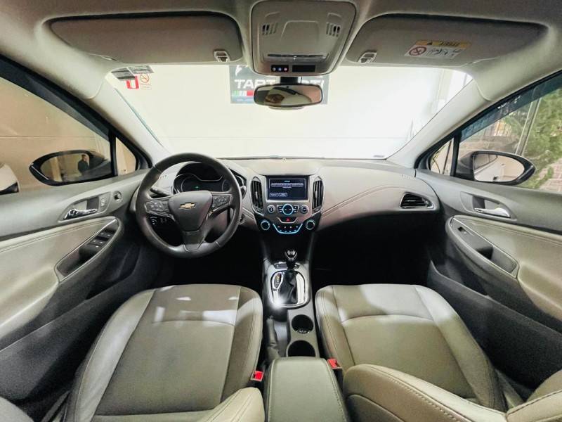 CHEVROLET - CRUZE - 2017/2018 - Prata - R$ 92.990,00