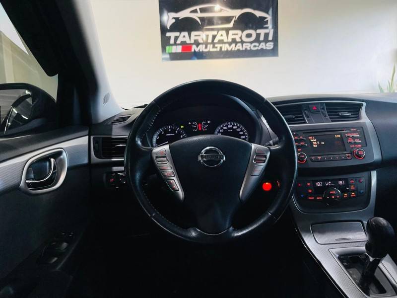 NISSAN - SENTRA - 2013/2014 - Preta - R$ 53.990,00