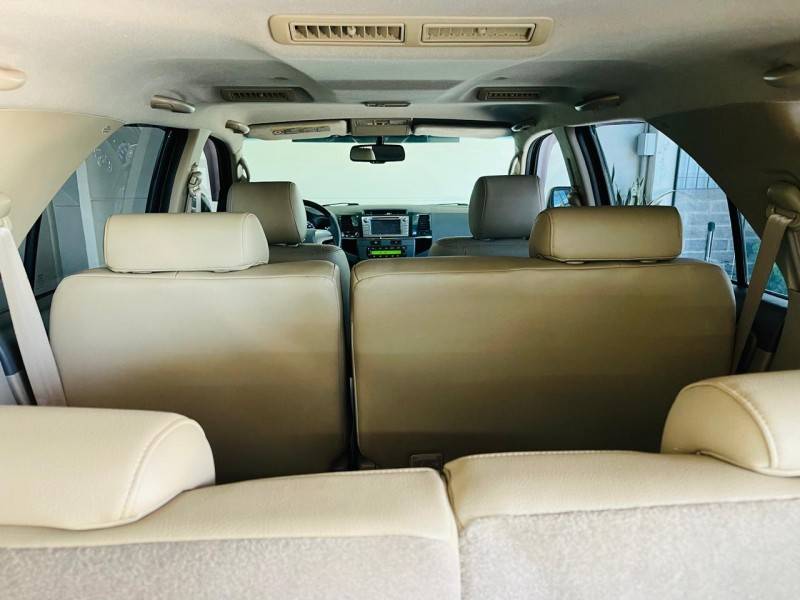 TOYOTA - HILUX SW4 - 2011/2012 - Preta - R$ 135.990,00