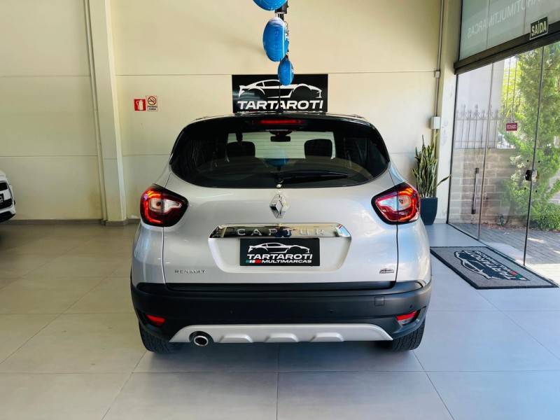 RENAULT - CAPTUR - 2020/2021 - Prata - R$ 81.990,00