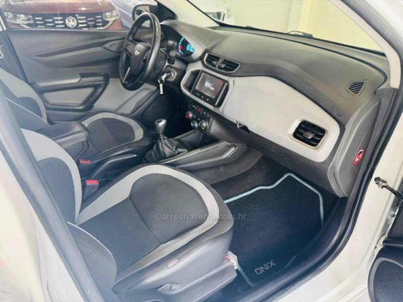 CHEVROLET - ONIX - 2015/2016 - Branca - R$ 48.990,00