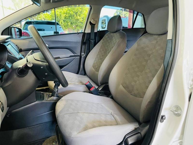 HYUNDAI - HB20S - 2018/2019 - Branca - R$ 65.990,00