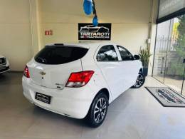CHEVROLET - ONIX - 2015/2016 - Branca - R$ 48.990,00