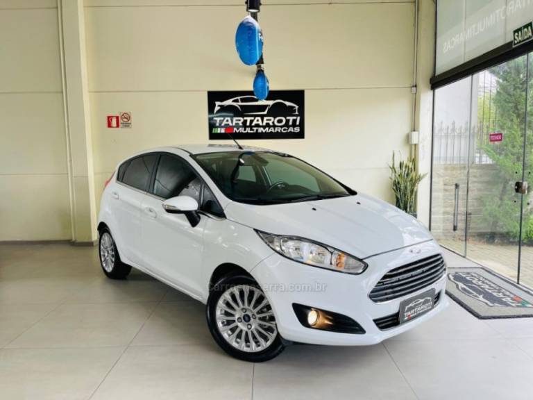 FORD - FIESTA - 2014/2015 - Branca - R$ 47.990,00