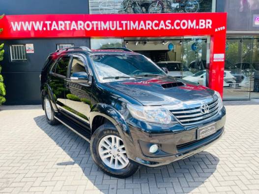 TOYOTA - HILUX SW4 - 2011/2012 - Preta - R$ 139.990,00