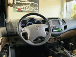TOYOTA - HILUX SW4 - 2011/2012 - Preta - R$ 135.990,00