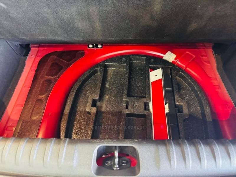 CHEVROLET - ONIX - 2014/2015 - Vermelha - R$ 56.990,00